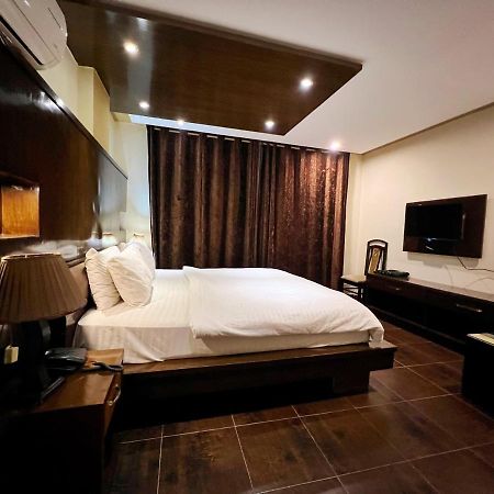 Bling Hotel International Multan Extérieur photo