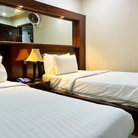 Bling Hotel International Multan Extérieur photo