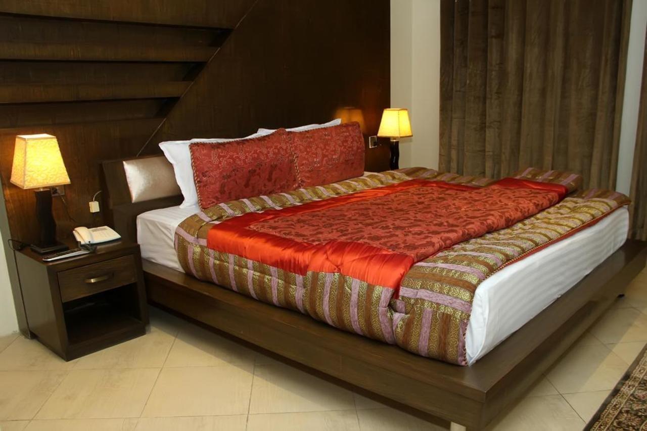 Bling Hotel International Multan Extérieur photo