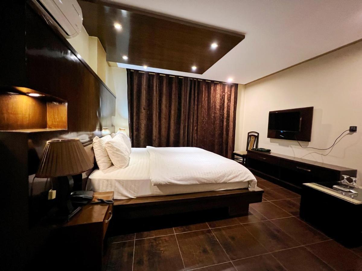 Bling Hotel International Multan Extérieur photo