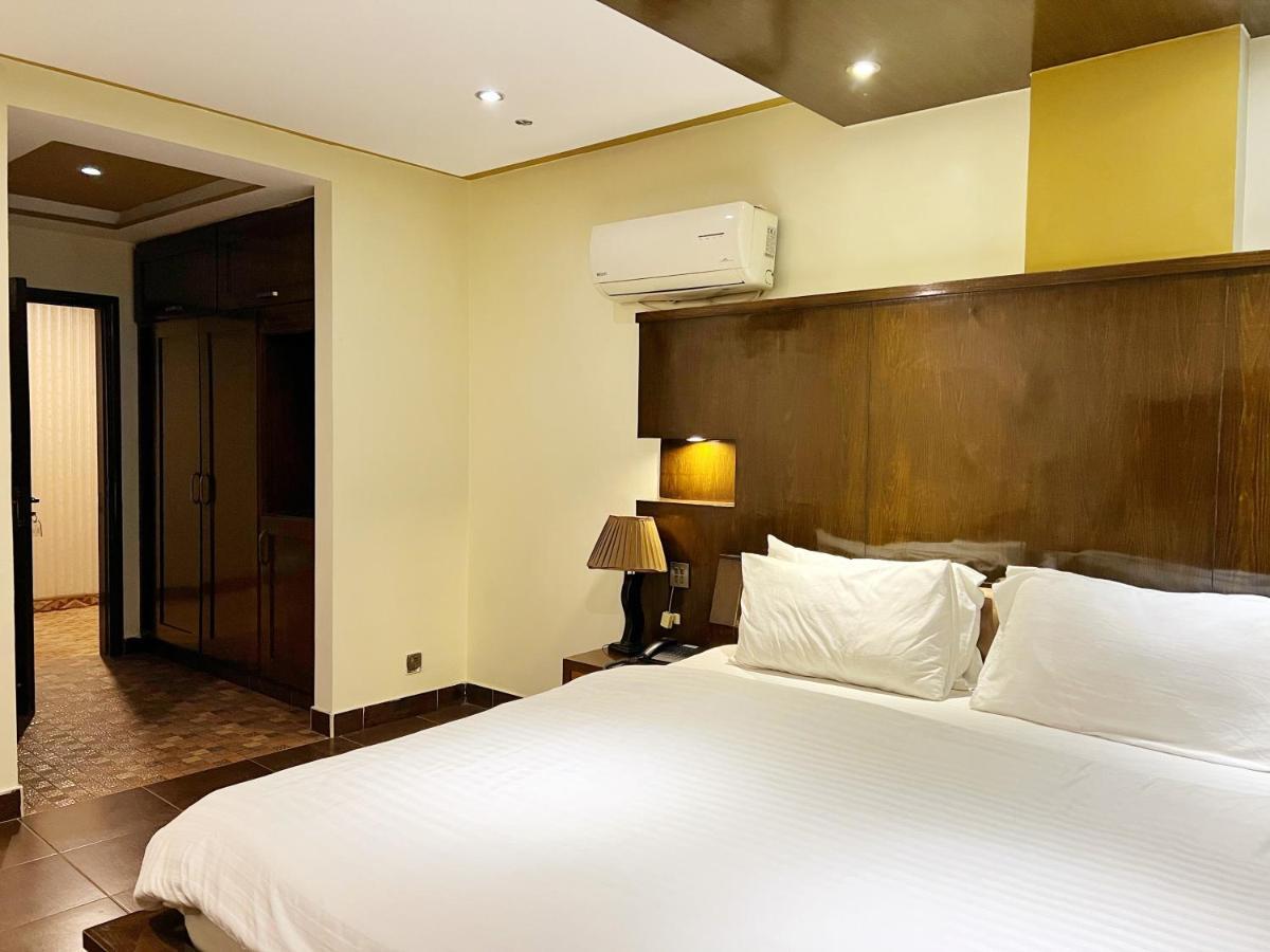 Bling Hotel International Multan Extérieur photo