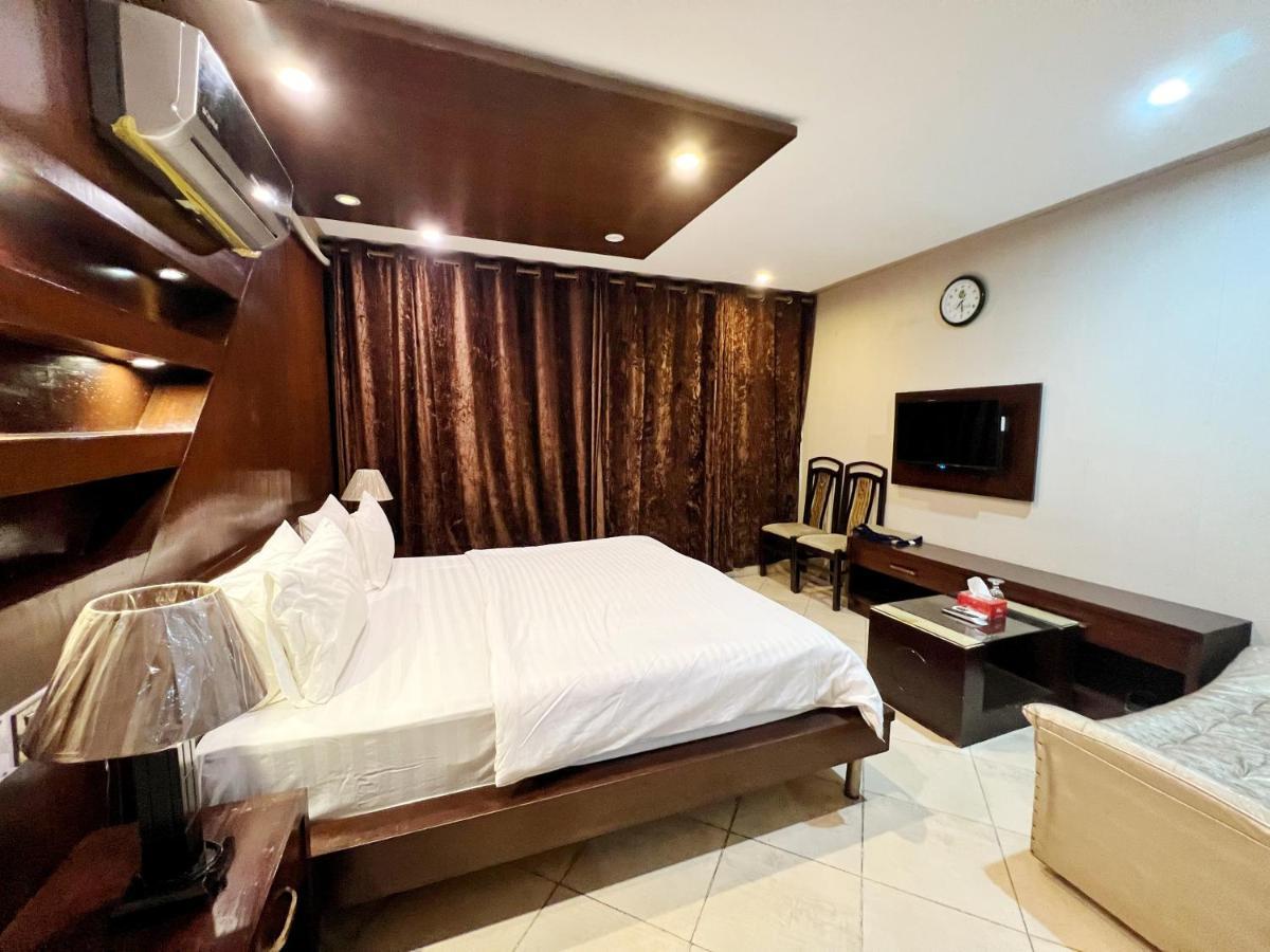 Bling Hotel International Multan Extérieur photo