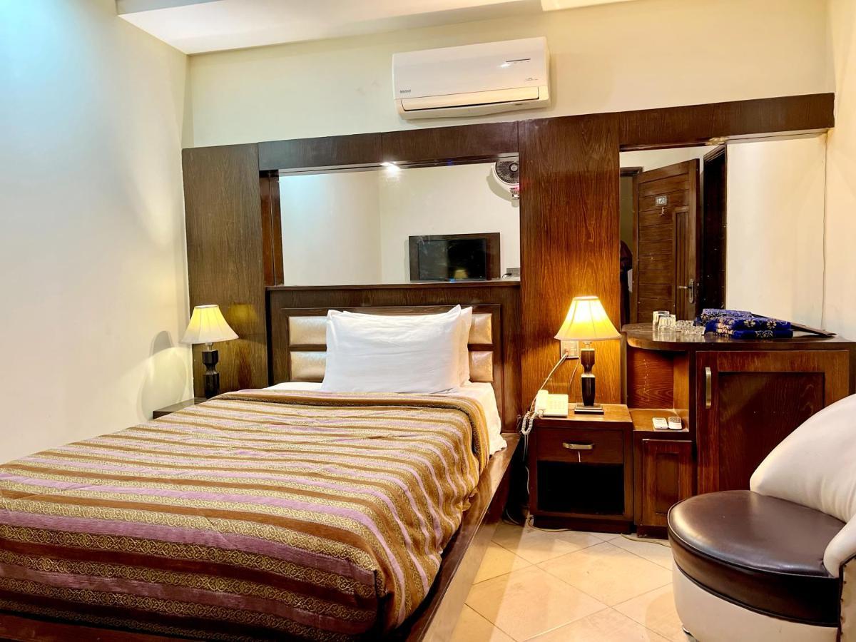 Bling Hotel International Multan Extérieur photo