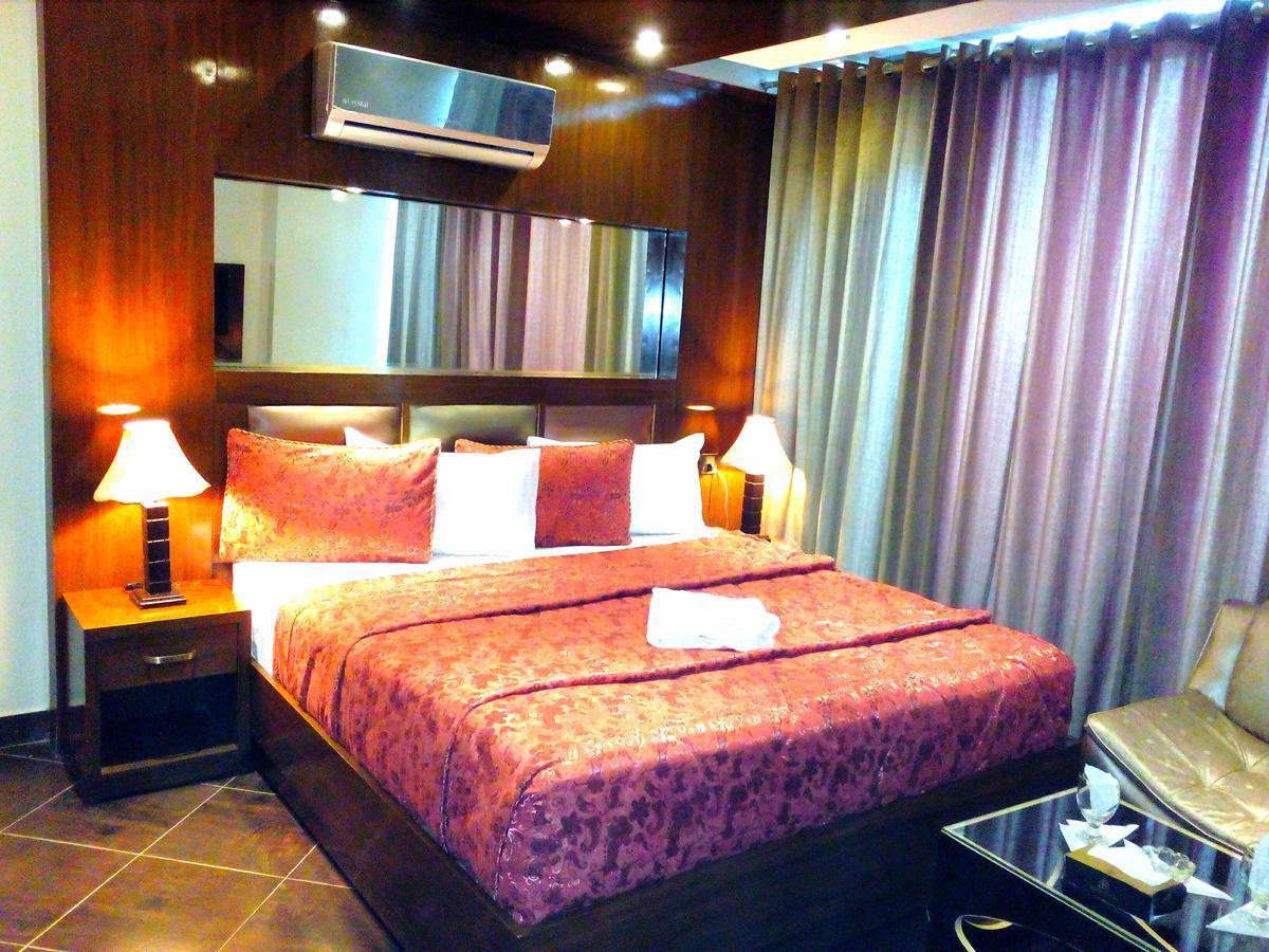 Bling Hotel International Multan Extérieur photo