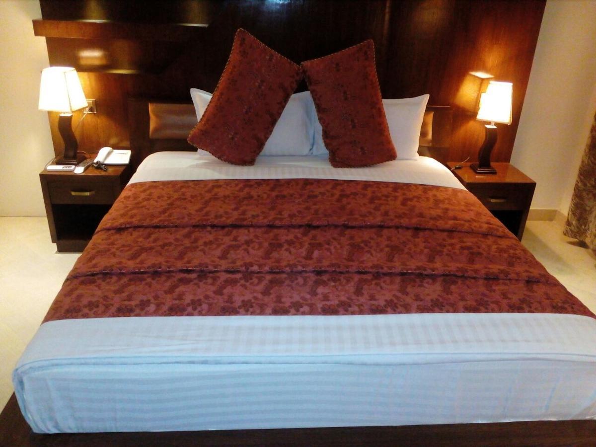 Bling Hotel International Multan Extérieur photo