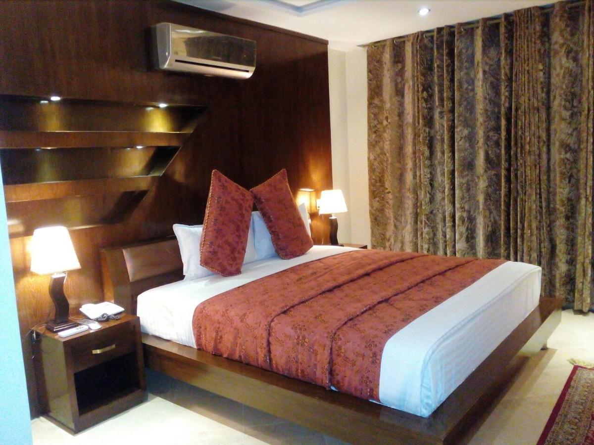 Bling Hotel International Multan Extérieur photo