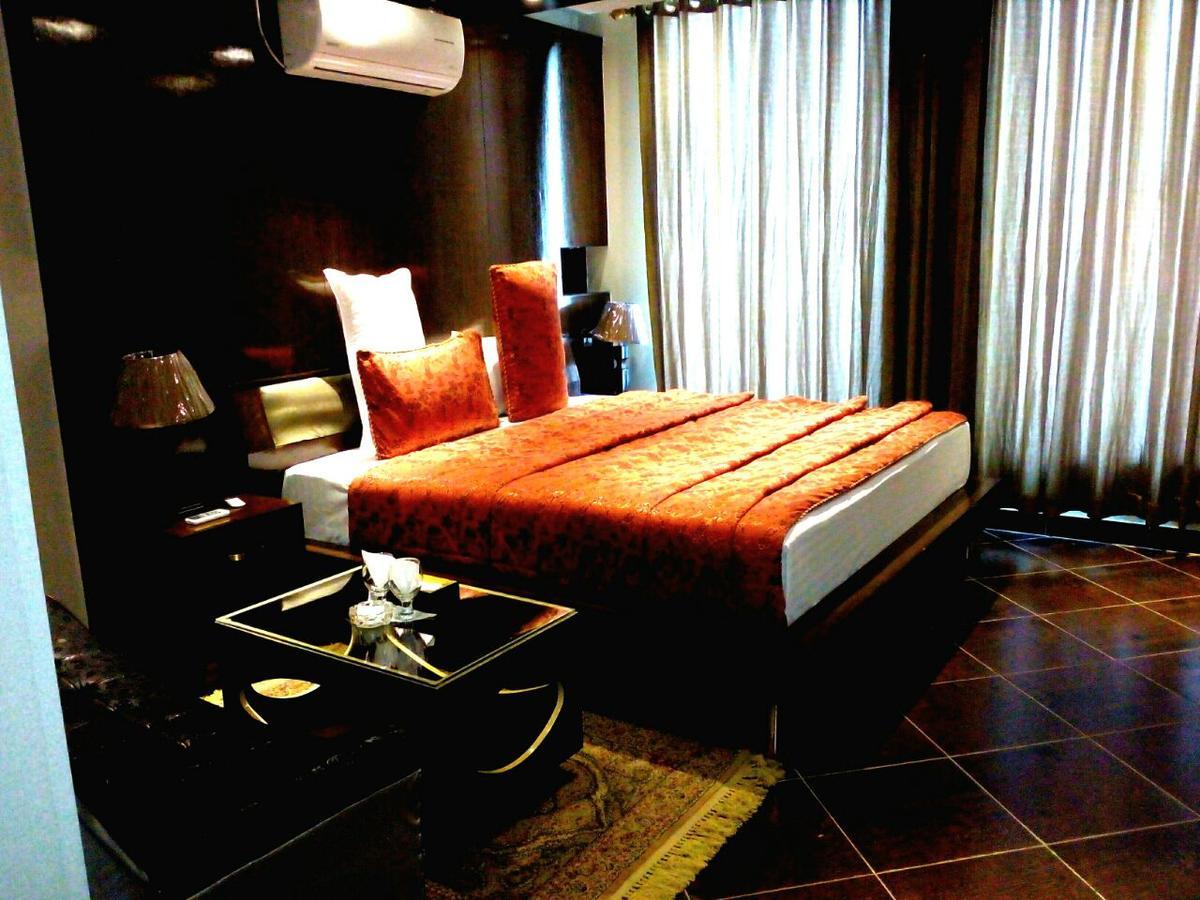 Bling Hotel International Multan Extérieur photo