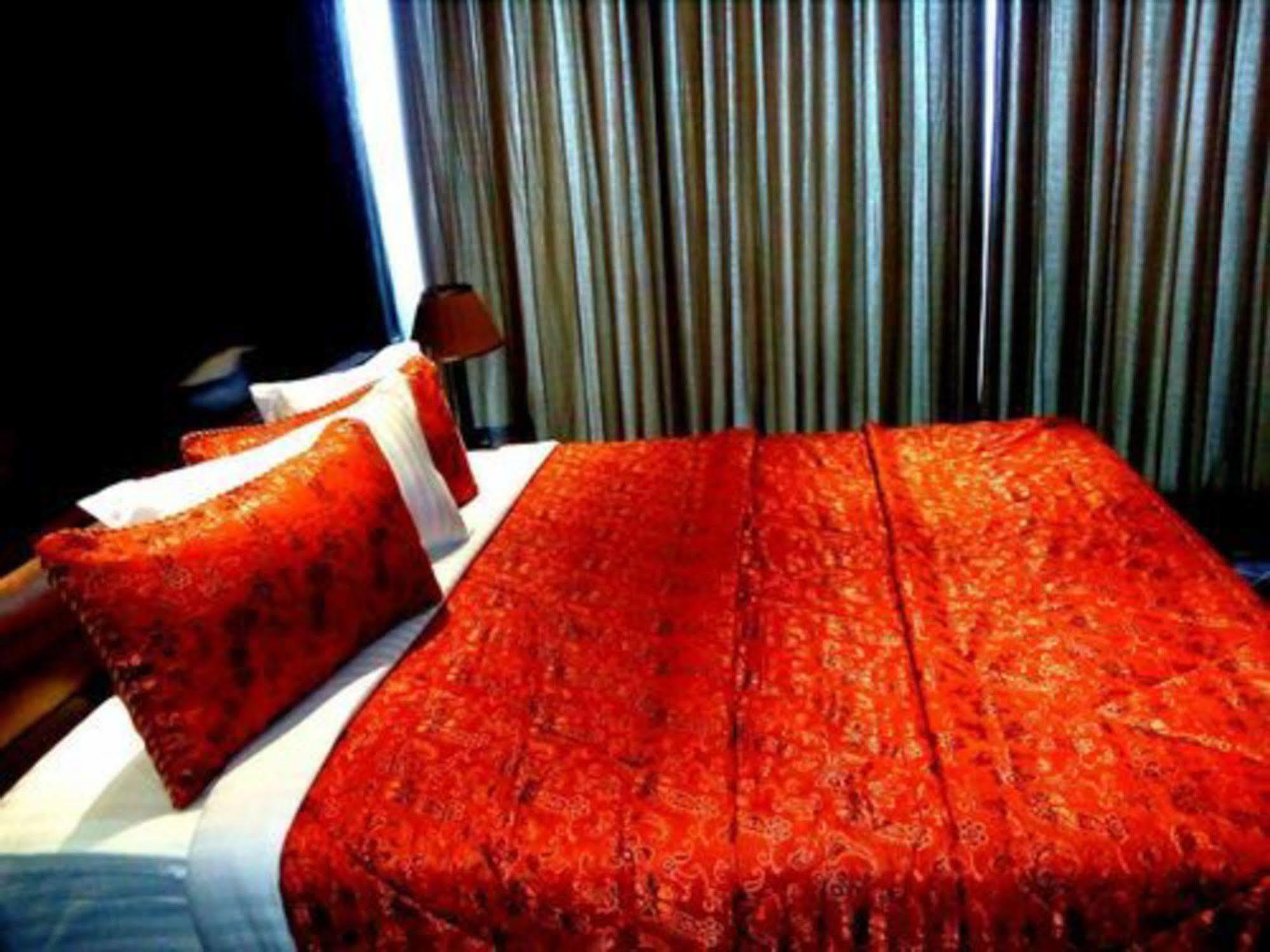 Bling Hotel International Multan Extérieur photo