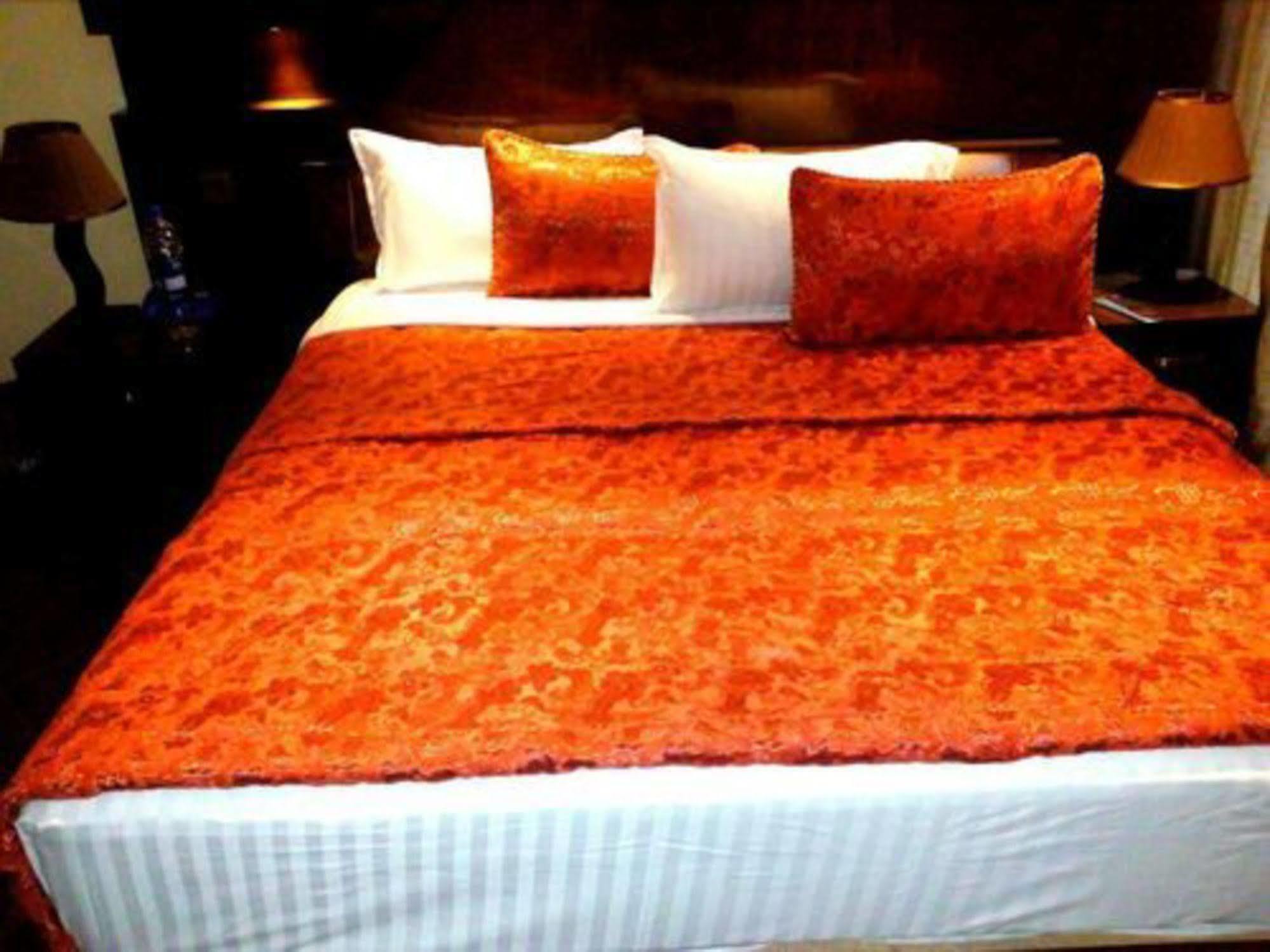Bling Hotel International Multan Extérieur photo
