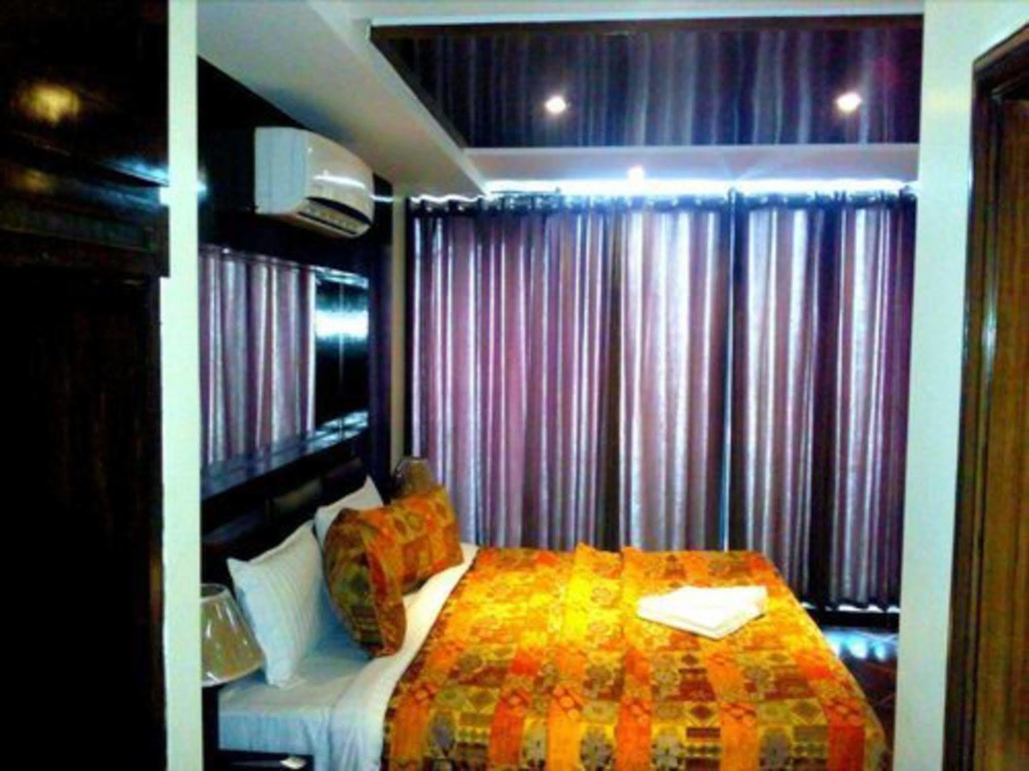 Bling Hotel International Multan Extérieur photo