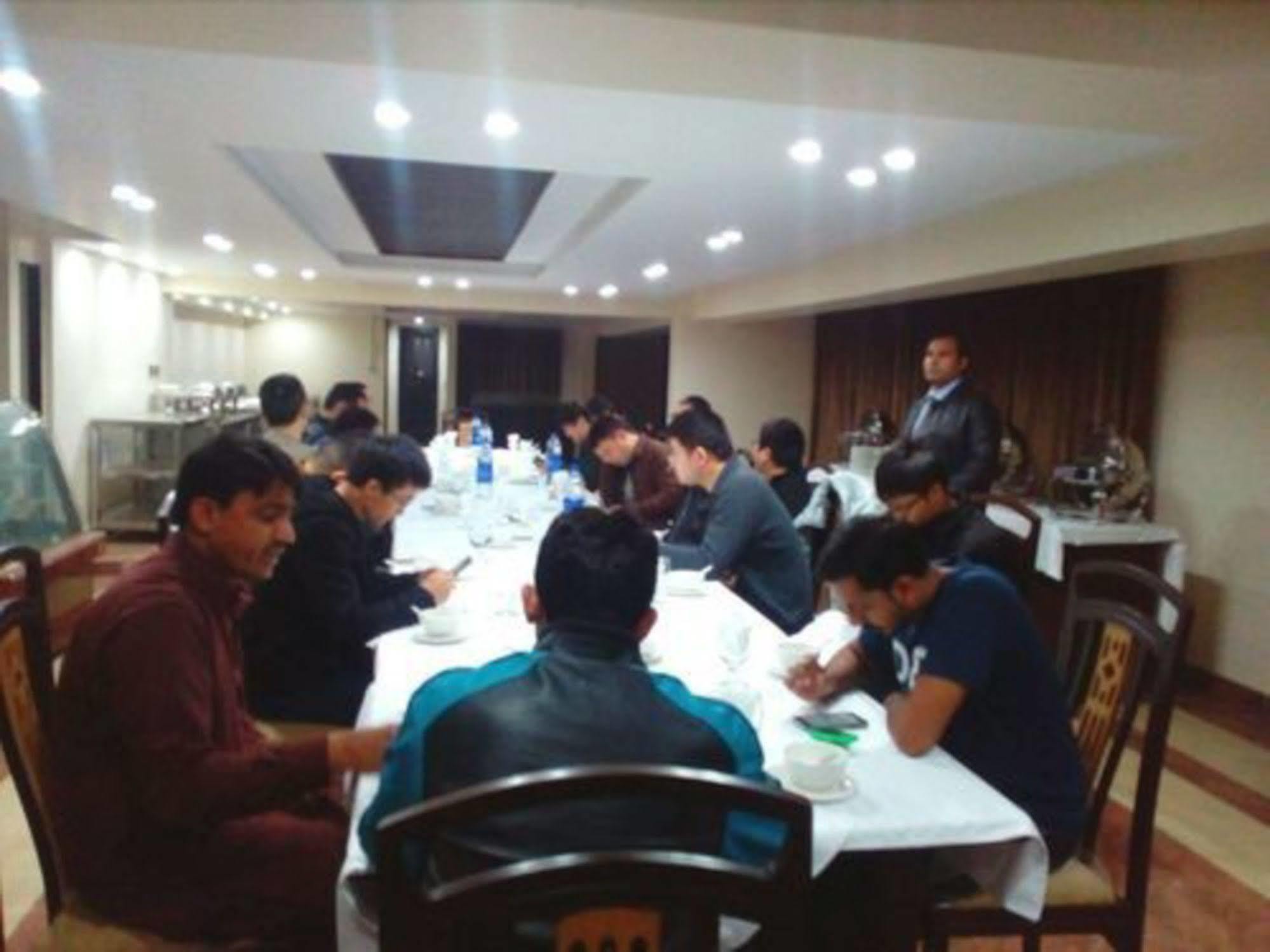 Bling Hotel International Multan Extérieur photo